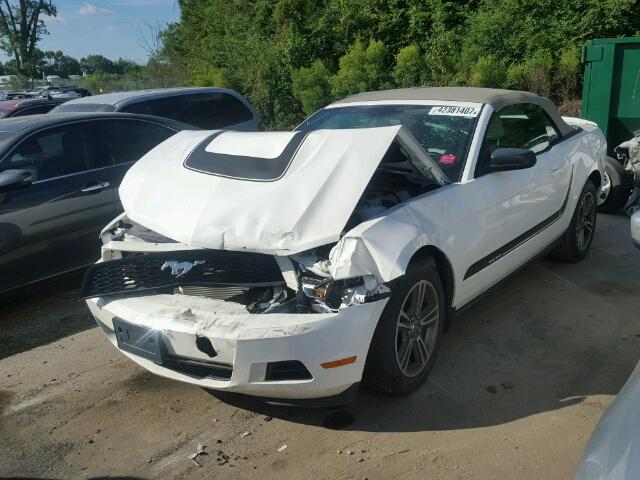 1ZVBP8ENXA5109820 - 2010 FORD MUSTANG WHITE photo 2