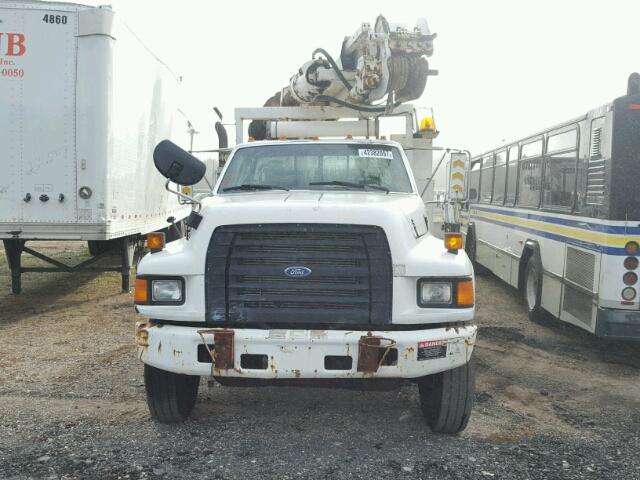 1FDXF80E4TVA18432 - 1996 FORD F800 WHITE photo 9