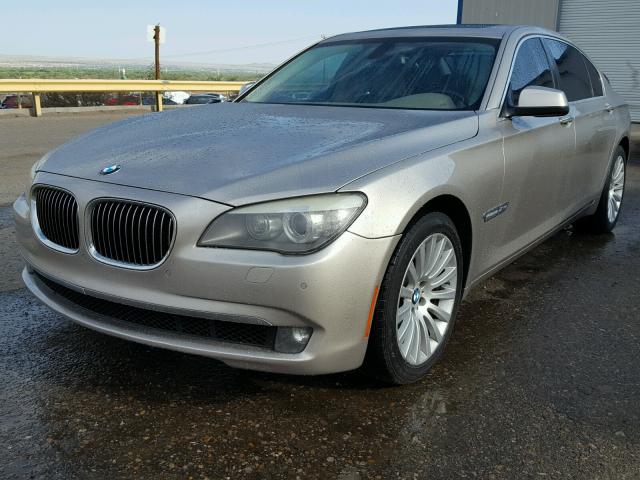 WBAKC8C58BC431951 - 2011 BMW SERIES 7 SILVER photo 2