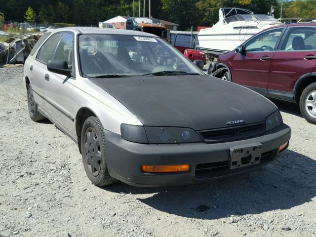 1HGCE1822TA006747 - 1996 HONDA ACCORD LX SILVER photo 1