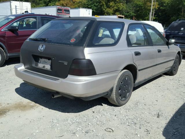 1HGCE1822TA006747 - 1996 HONDA ACCORD LX SILVER photo 4