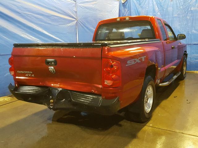 1D7HW32K68S525541 - 2008 DODGE DAKOTA SXT RED photo 4