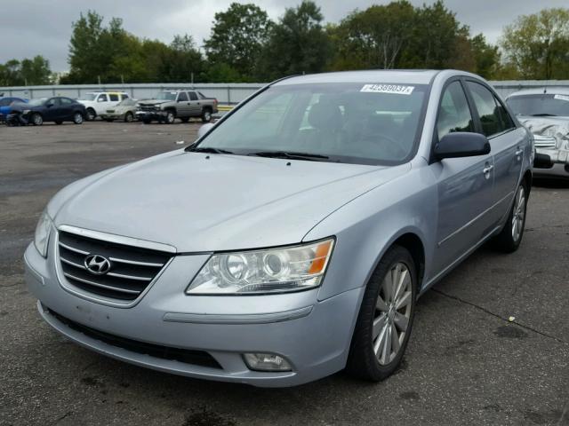 5NPEU46F79H552656 - 2009 HYUNDAI SONATA GRAY photo 2