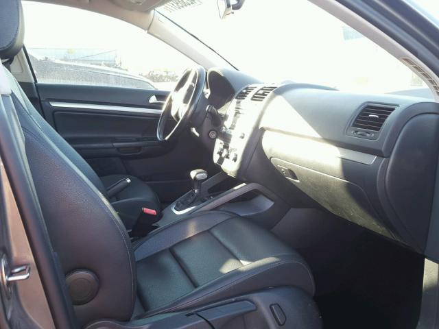 3VWRX7AJ0AM115731 - 2010 VOLKSWAGEN JETTA SE Сұр фото 5