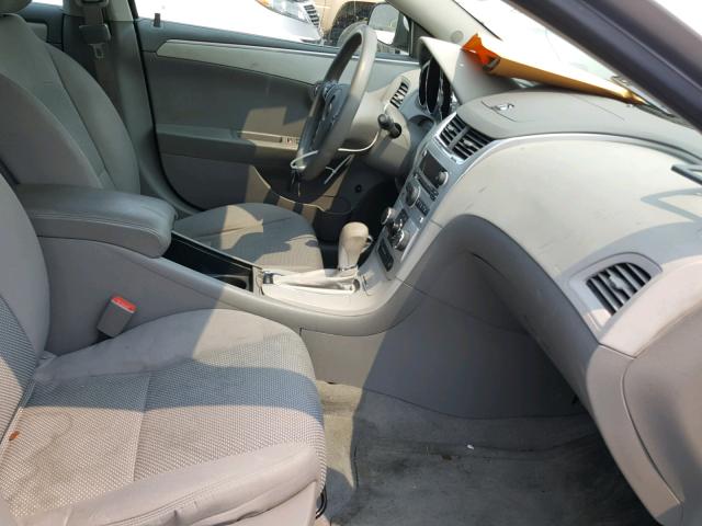 1G1ZC5E00CF321843 - 2012 CHEVROLET MALIBU 1LT SILVER photo 5