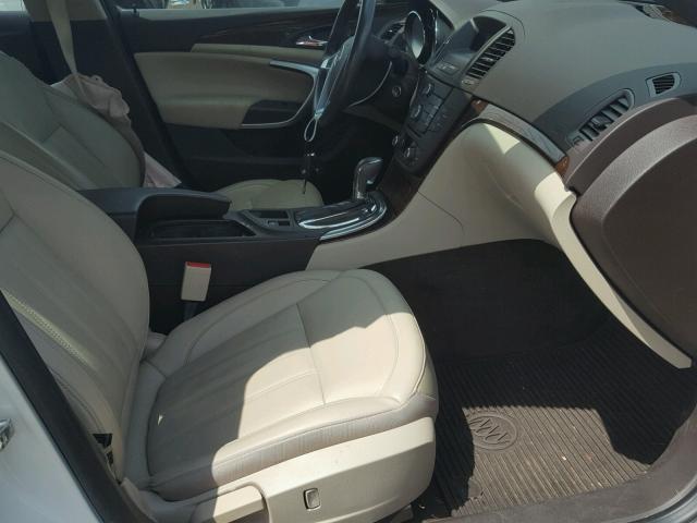 2G4GR5EK2C9133523 - 2012 BUICK REGAL WHITE photo 5