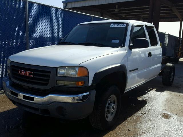 1GTHC29U55E320095 - 2005 GMC SIERRA C25 WHITE photo 2