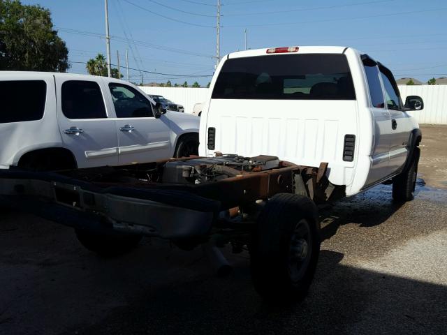 1GTHC29U55E320095 - 2005 GMC SIERRA C25 WHITE photo 4