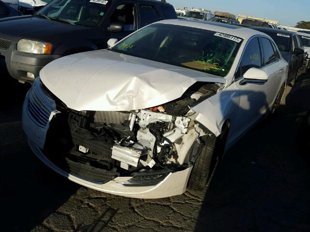 3LN6L2LU1GR617702 - 2016 LINCOLN MKZ HYBRID WHITE photo 2