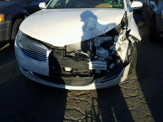 3LN6L2LU1GR617702 - 2016 LINCOLN MKZ HYBRID WHITE photo 9