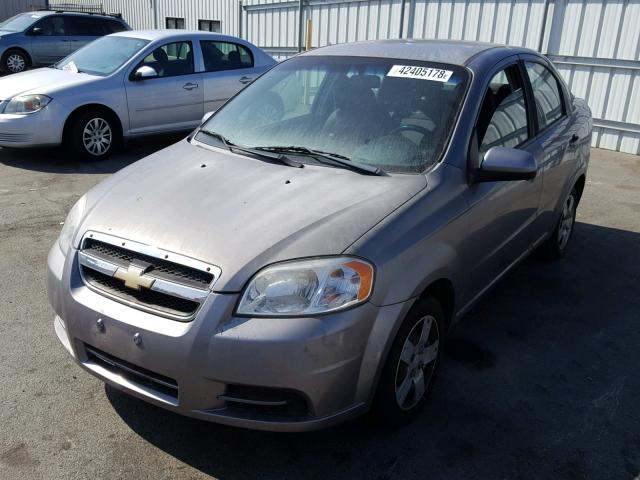 KL1TD5DE3AB087586 - 2010 CHEVROLET AVEO LS GRAY photo 2