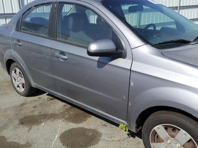 KL1TD5DE3AB087586 - 2010 CHEVROLET AVEO LS GRAY photo 9