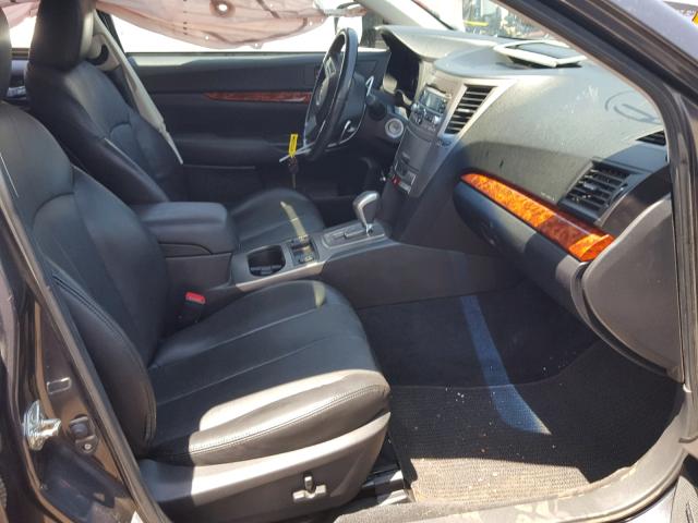 4S4BRDKC4B2398457 - 2011 SUBARU OUTBACK 3. GRAY photo 5