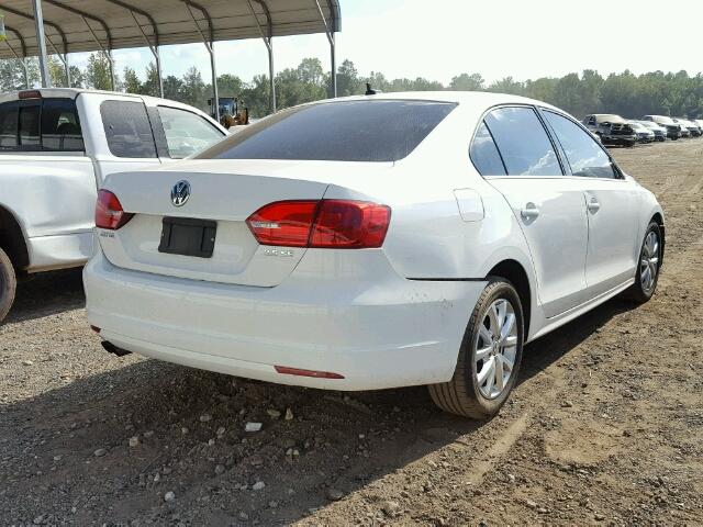 3VWDX7AJ0DM450146 - 2013 VOLKSWAGEN JETTA SE 白色 照片 4