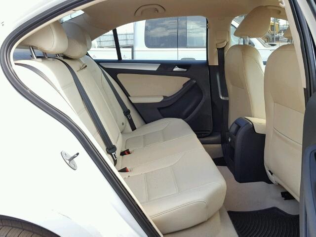 3VWDX7AJ0DM450146 - 2013 VOLKSWAGEN JETTA SE 白色 照片 6