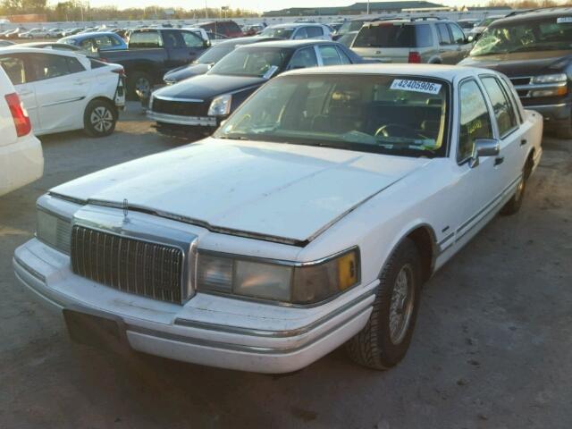 1LNLM82W8RY739872 - 1994 LINCOLN TOWN CAR S WHITE photo 2