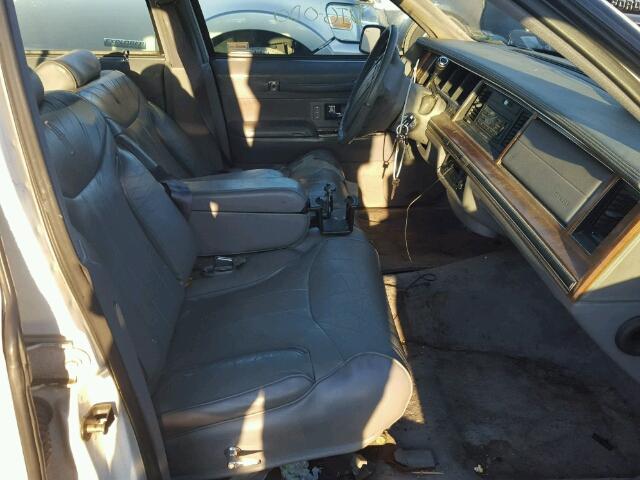 1LNLM82W8RY739872 - 1994 LINCOLN TOWN CAR S WHITE photo 5