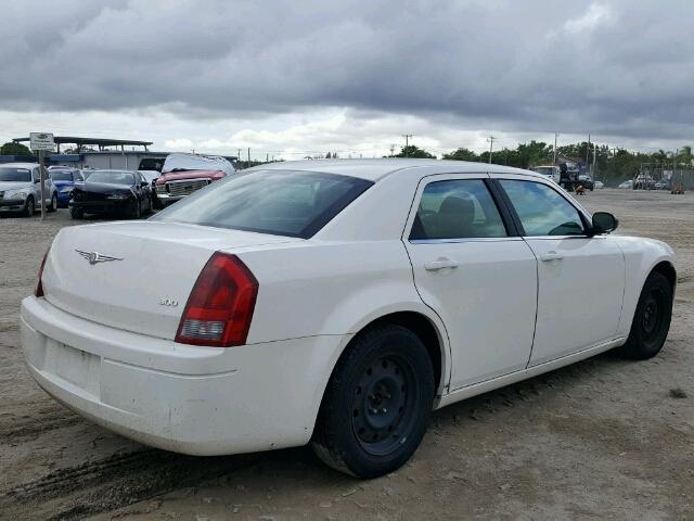 2C3LA43R27H787863 - 2007 CHRYSLER 300 WHITE photo 4