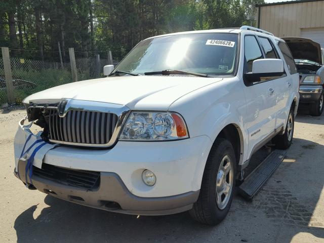5LMFU28R33LJ28905 - 2003 LINCOLN NAVIGATOR WHITE photo 2