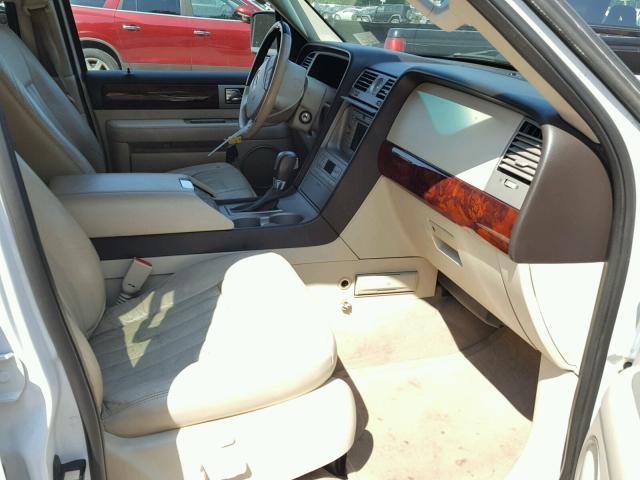 5LMFU28R33LJ28905 - 2003 LINCOLN NAVIGATOR WHITE photo 5