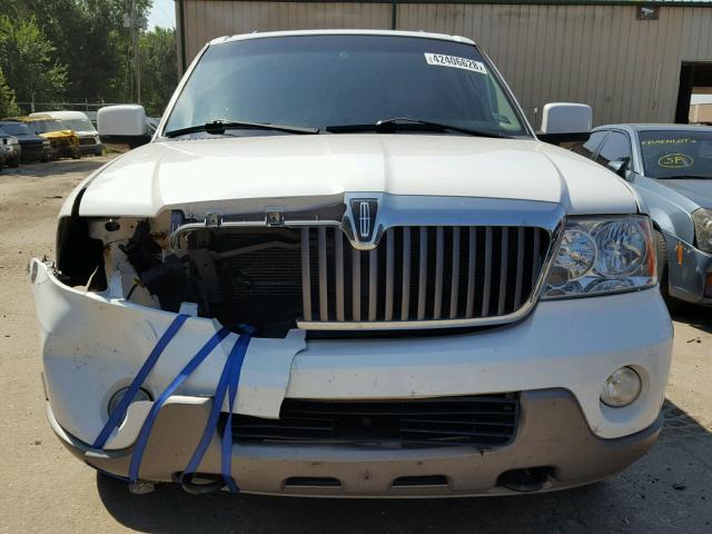 5LMFU28R33LJ28905 - 2003 LINCOLN NAVIGATOR WHITE photo 9