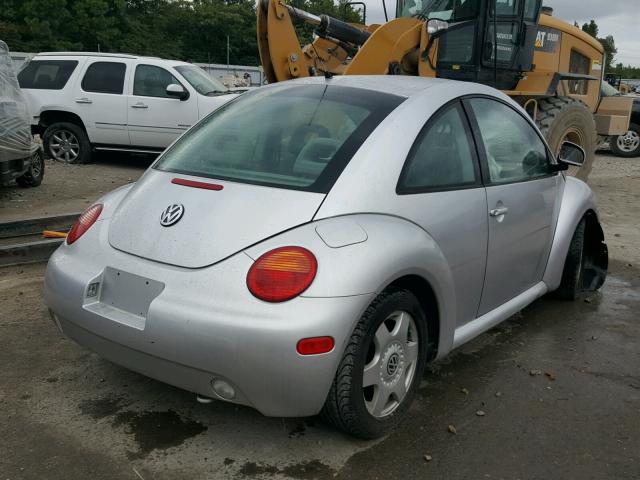 3VWBB61CXWM017423 - 1998 VOLKSWAGEN NEW BEETLE 银色 照片 4
