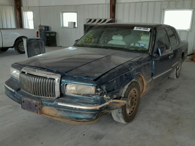 1LNLM81W2VY659799 - 1997 LINCOLN TOWN CAR GREEN photo 2