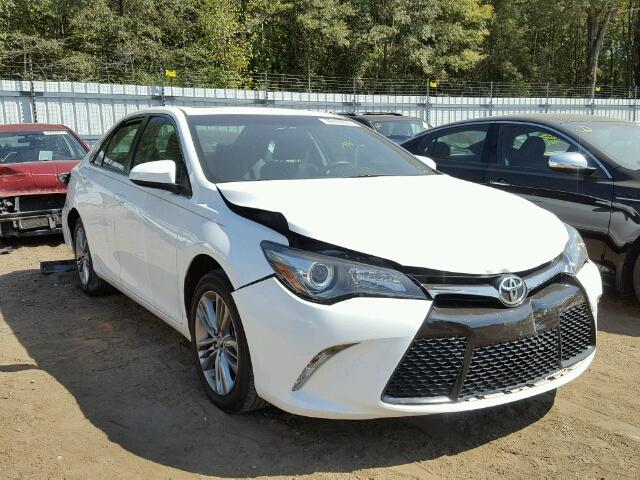 4T1BF1FK2FU096958 - 2015 TOYOTA CAMRY WHITE photo 1