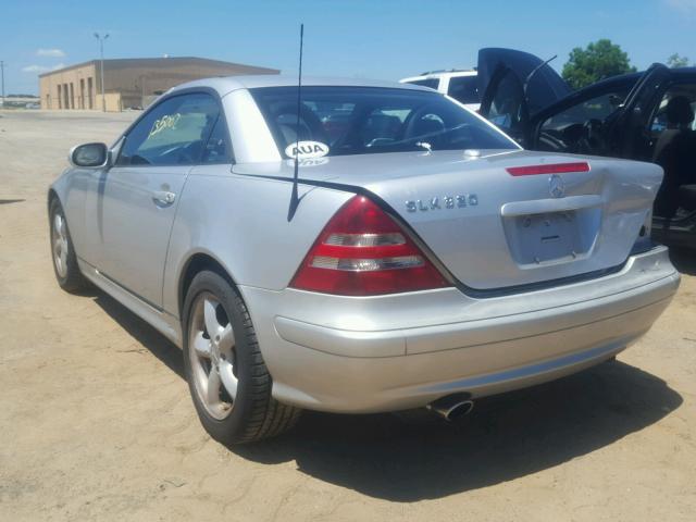 WDBKK65F52F263800 - 2002 MERCEDES-BENZ SLK 320 SILVER photo 3