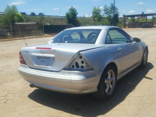 WDBKK65F52F263800 - 2002 MERCEDES-BENZ SLK 320 SILVER photo 4