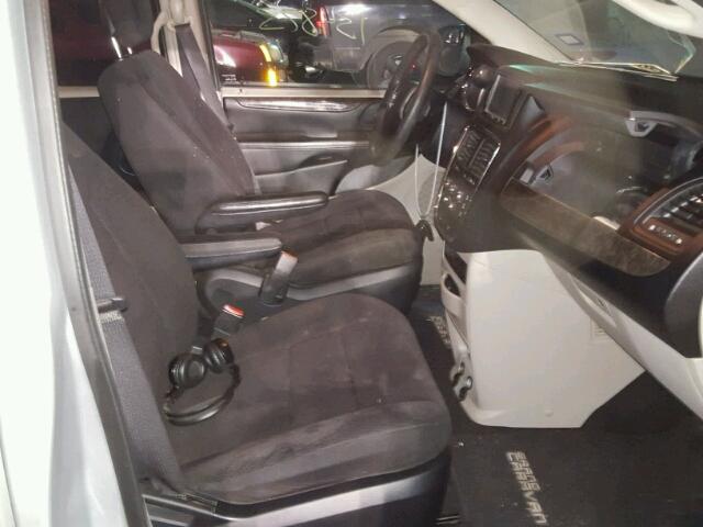 2D4RN4DG4BR674008 - 2011 DODGE GRAND CARA SILVER photo 5