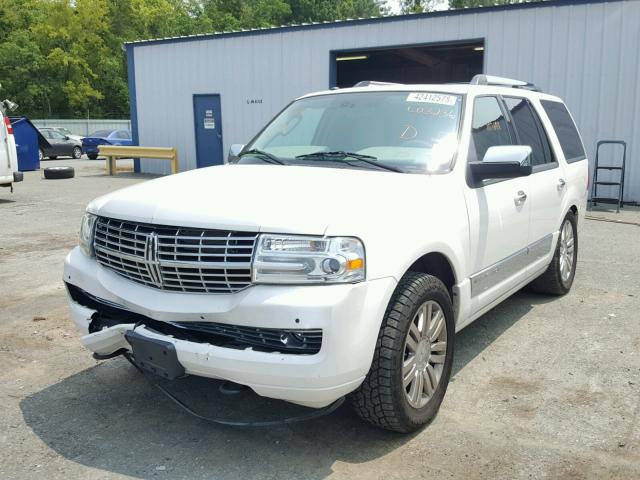 5LMJJ2H51CEL03236 - 2012 LINCOLN NAVIGATOR WHITE photo 2