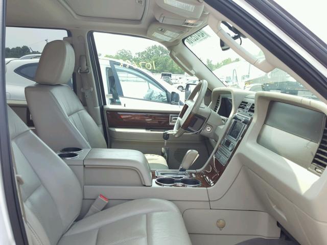 5LMJJ2H51CEL03236 - 2012 LINCOLN NAVIGATOR WHITE photo 5