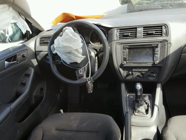 3VW2K7AJ9FM320438 - 2015 VOLKSWAGEN JETTA BASE Մոխրագույն լուսանկար 9