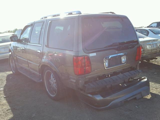 5LMFU28R91LJ11636 - 2001 LINCOLN NAVIGATOR GRAY photo 3