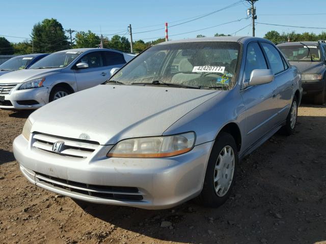 1HGCG66571A014781 - 2001 HONDA ACCORD LX SILVER photo 2