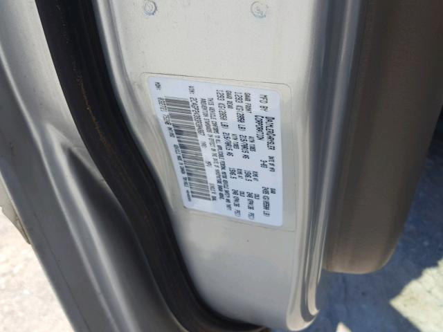 2C4GP24393R304867 - 2003 CHRYSLER TOWN & COU 银色 照片 10