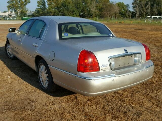 1LNHM83WX4Y682894 - 2004 LINCOLN TOWN CAR U SILVER photo 3