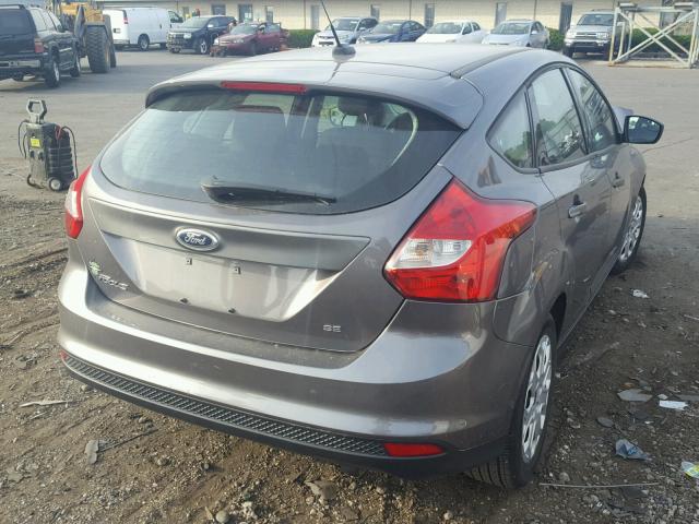 1FAHP3K20CL262608 - 2012 FORD FOCUS SE GRAY photo 4