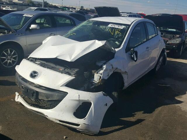 JM1BL1V7XD1817567 - 2013 MAZDA 3 WHITE photo 2