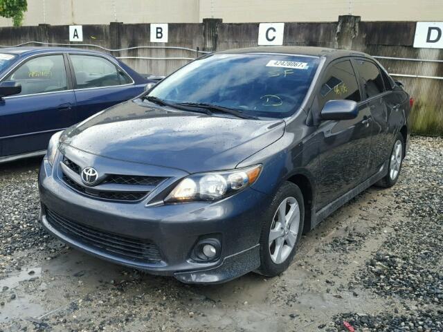 2T1BU4EE0DC952744 - 2013 TOYOTA COROLLA GRAY photo 2