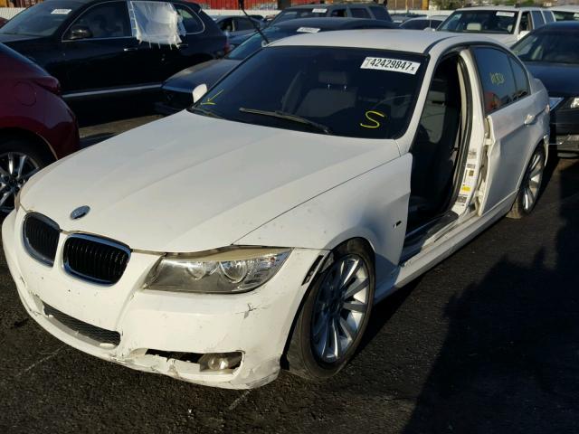 WBAPH5C57BA444059 - 2011 BMW 328 WHITE photo 2