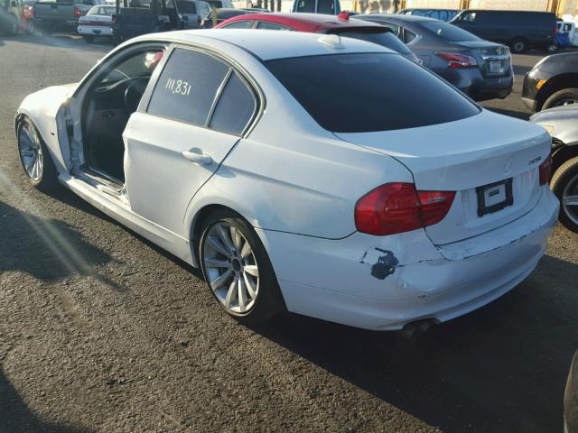 WBAPH5C57BA444059 - 2011 BMW 328 WHITE photo 3