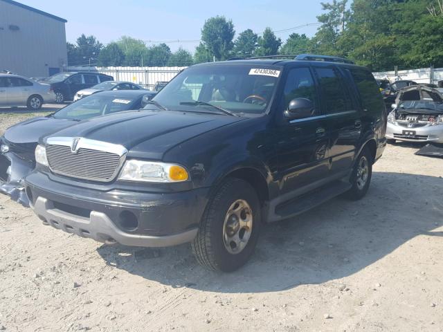 5LMFU28R22LJ10183 - 2002 LINCOLN NAVIGATOR BLACK photo 2