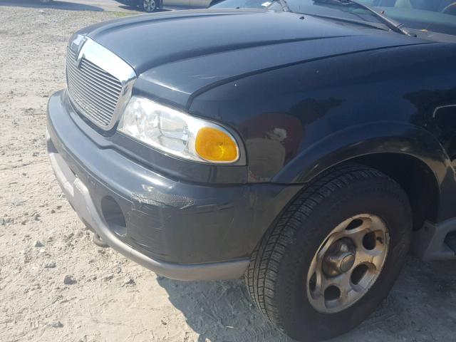 5LMFU28R22LJ10183 - 2002 LINCOLN NAVIGATOR BLACK photo 9