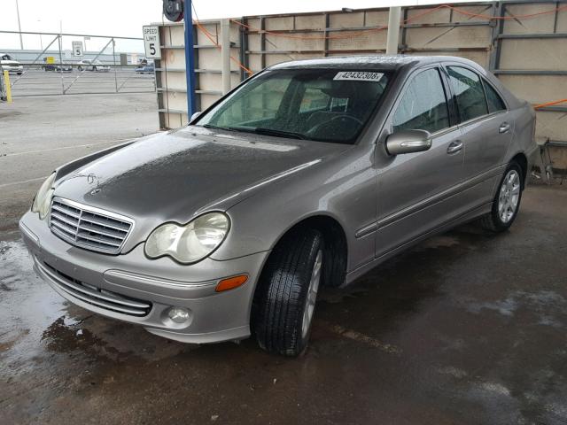 WDBRF56H56F736940 - 2006 MERCEDES-BENZ C 350 GRAY photo 2