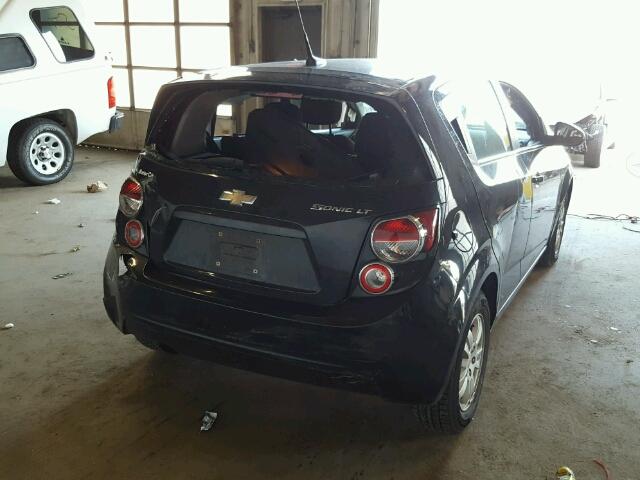 1G1JC6SG3D4132802 - 2013 CHEVROLET SONIC LT 石墨色 照片 4