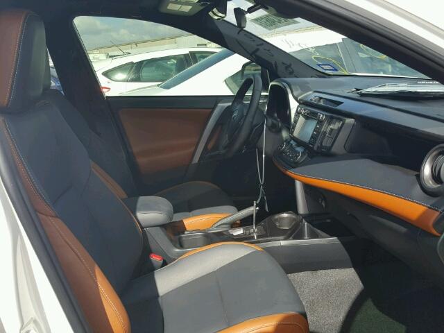 JTMNFREV4HJ714409 - 2017 TOYOTA RAV4 白色 照片 5