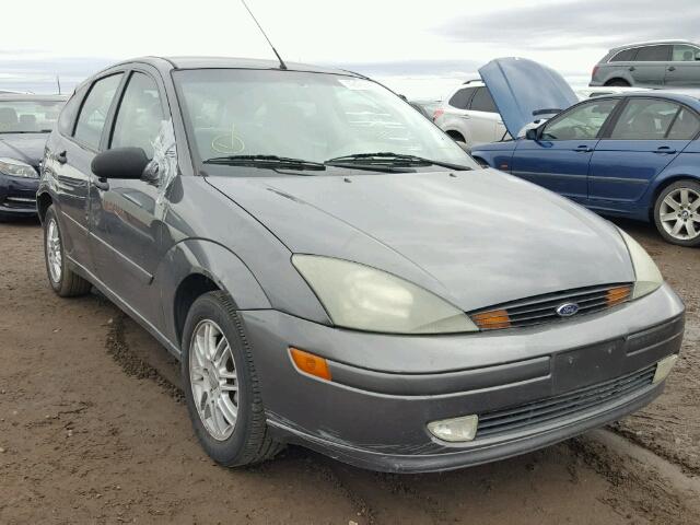 3FAFP37324R104993 - 2004 FORD FOCUS ZX5 GRAY photo 1