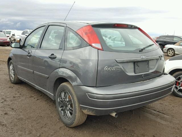 3FAFP37324R104993 - 2004 FORD FOCUS ZX5 GRAY photo 3